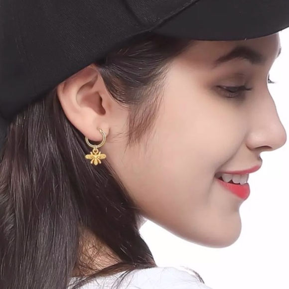 Cute Bee Studs Gold Earrings, NICE EARRINGS, CUTE EARRINGS - Picture 3 of 4